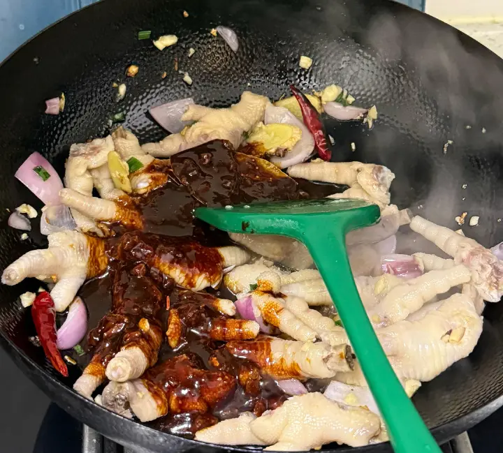 酱香鸡爪煲 第 7 步