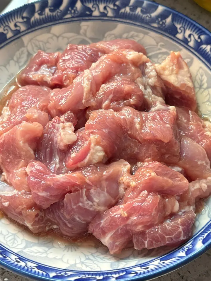 土豆片炒肉 第 2 步
