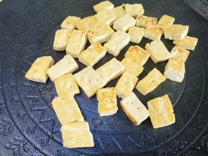 葱香豆腐炒肉片 第 2 步