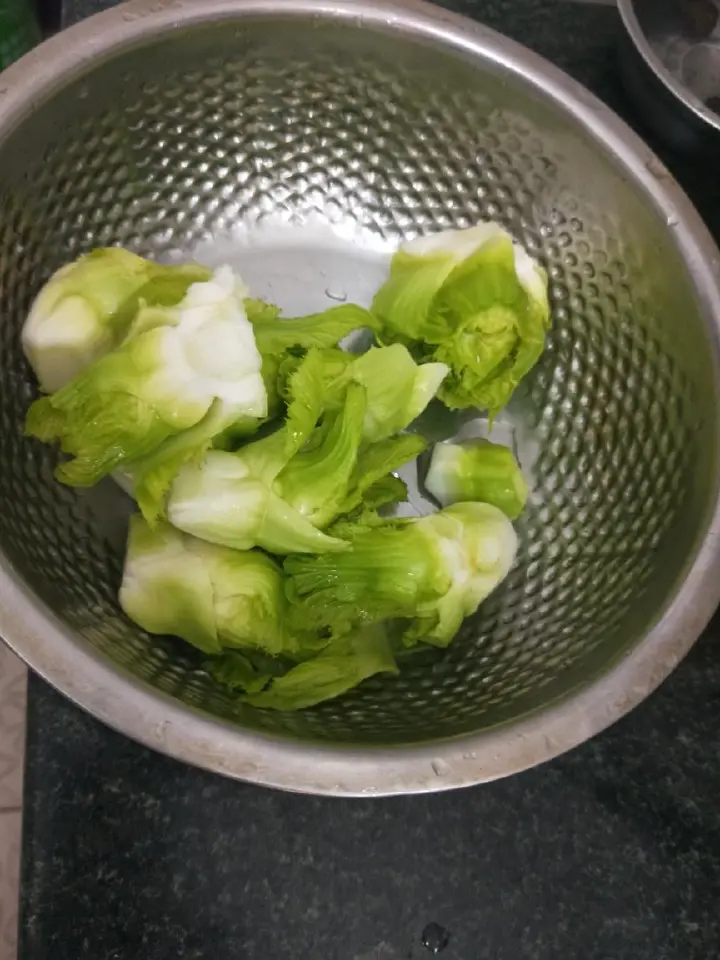 青椒炒肉片与孩儿菜烧腐竹 第 4 步