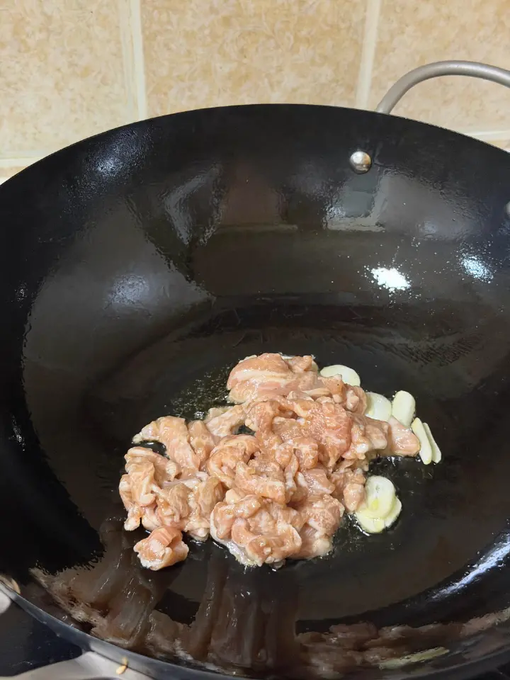 莴笋木耳炒肉片 第 18 步