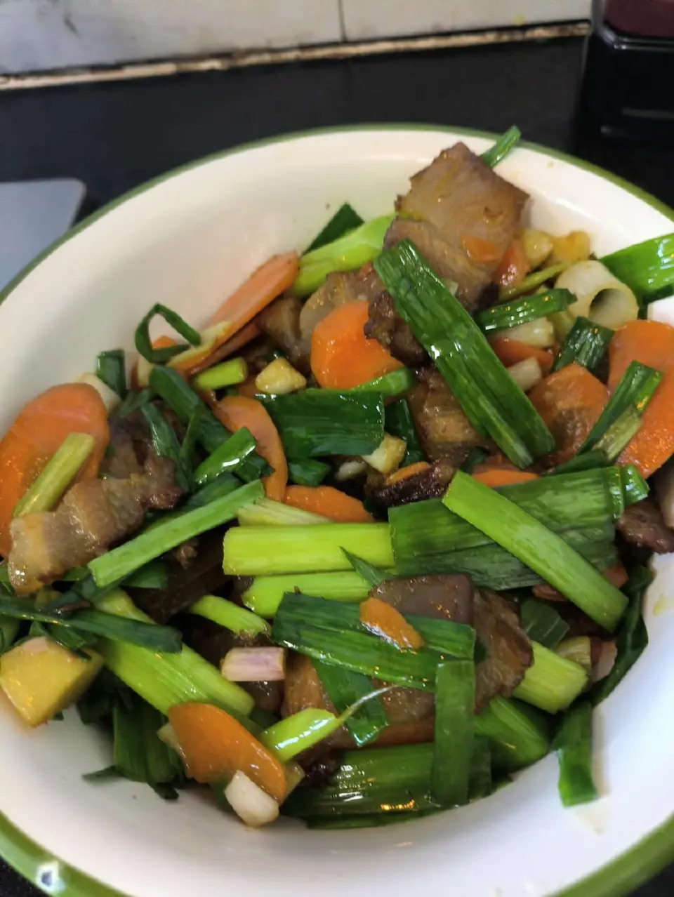 胡萝卜炒腊肉成品图