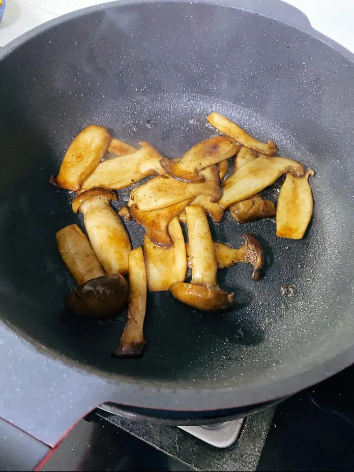 瘦肉杏鲍菇炒荷兰豆 第 9 步