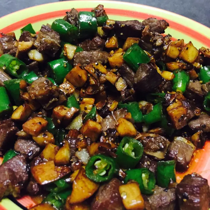 黑胡椒杏鲍菇牛肉粒 第 12 步