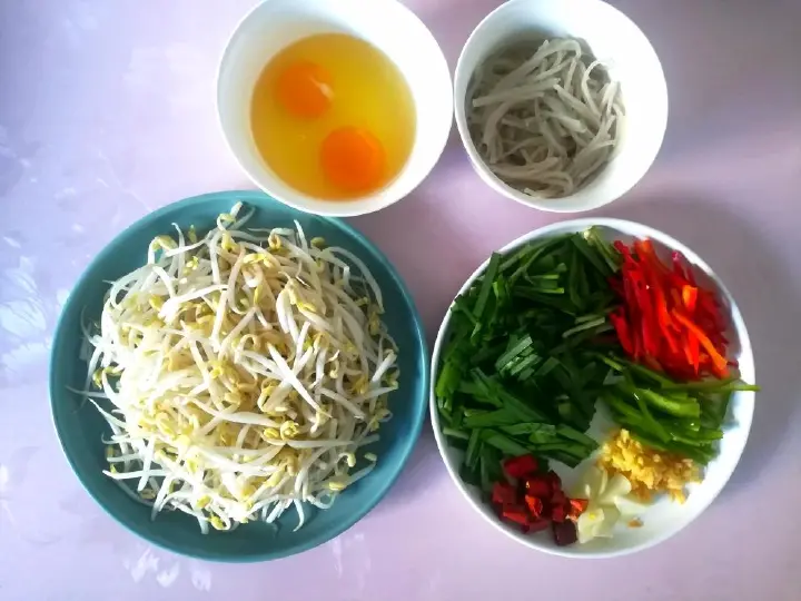 家常豆芽炒粉条 第 1 步