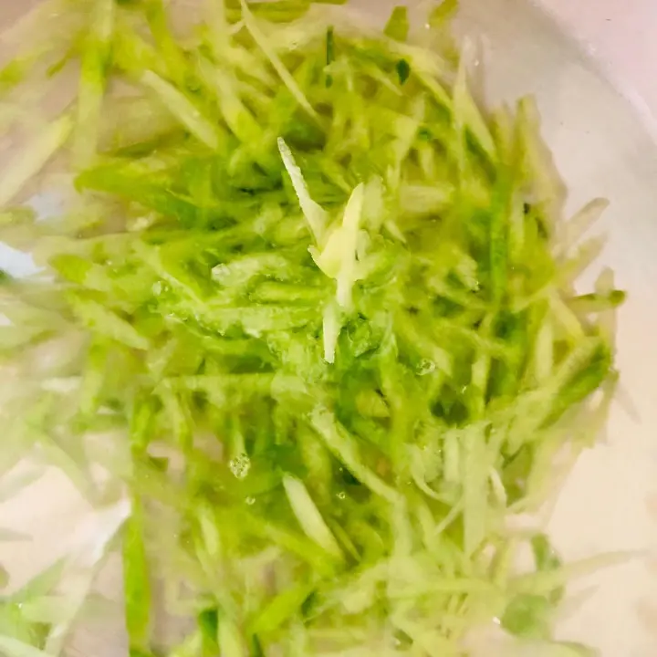 萝卜丝鲜虾煎饼 第 2 步