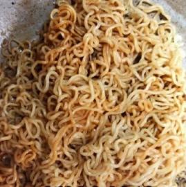懒人炒方便面 第 1 步