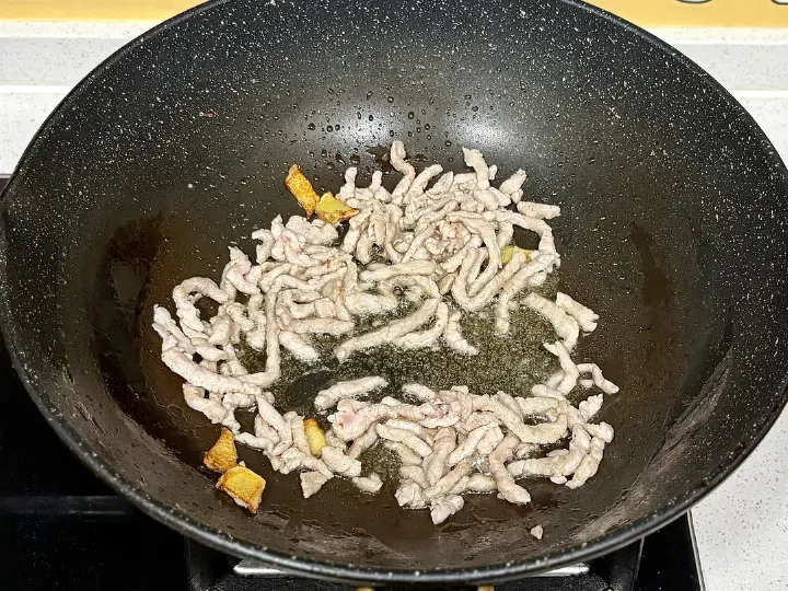 茭白毛豆炒肉丝 第 6 步