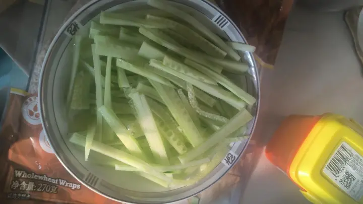 京酱肉丝卷饼 第 2 步