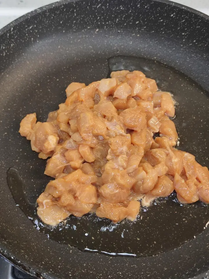 香辣鸡胸肉拌饭 第 5 步