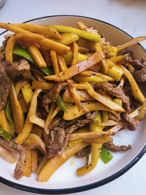 牛肉炒杏鲍菇西葫芦