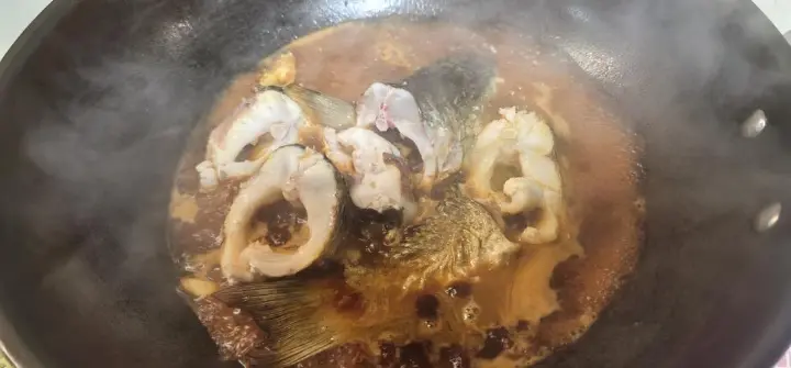 酒酿红烧鲻鱼 第 4 步