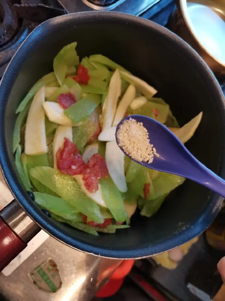 培根炒莴笋茭白 第 12 步