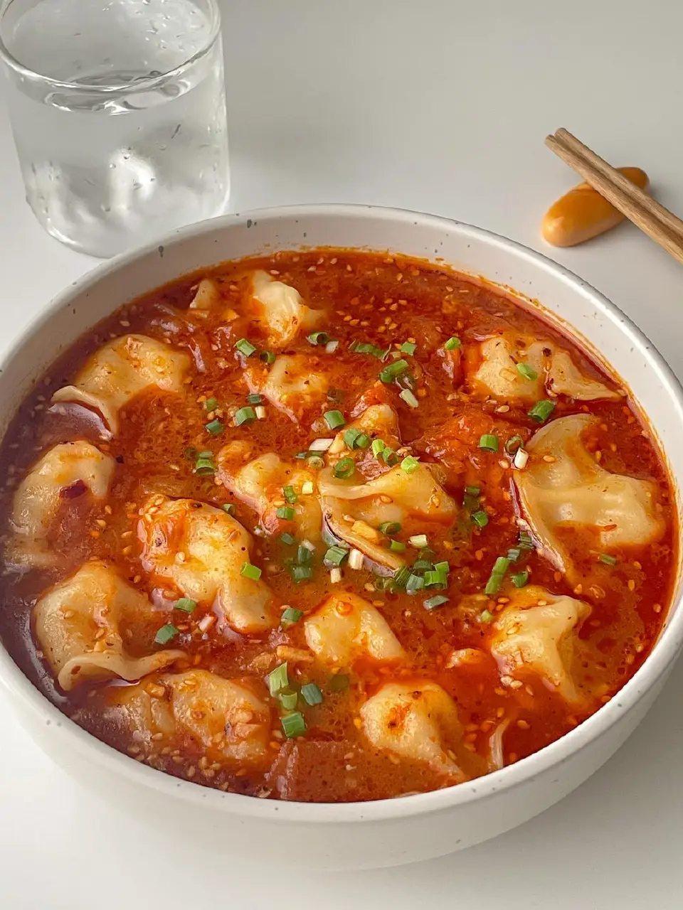 番茄酸汤饺子成品图