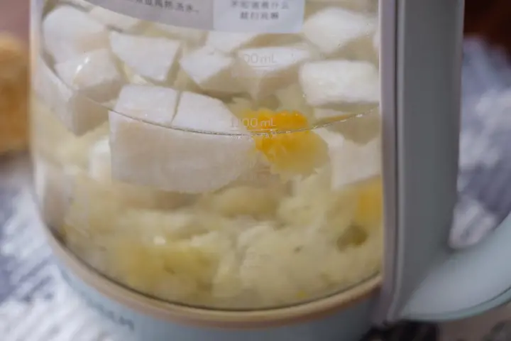 雪梨银耳汤与红枣莲子银耳羹 第 3 步