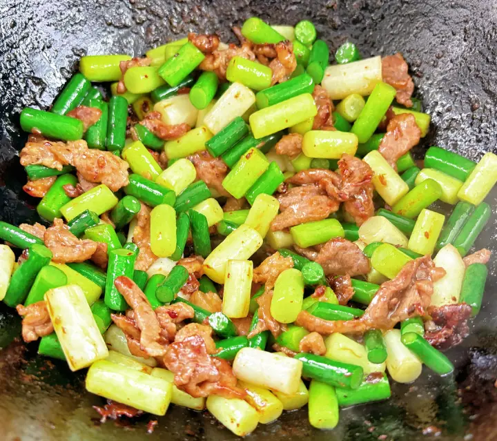大蒜苔炒肉丝 第 9 步