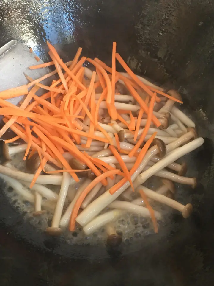 小炒蟹味菇 第 7 步