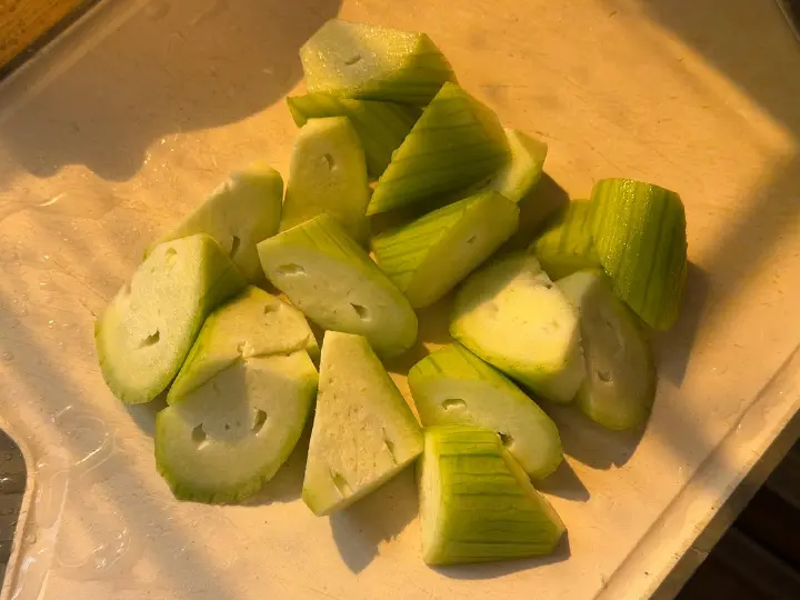 丝瓜西红柿鸡蛋炖饭 第 3 步