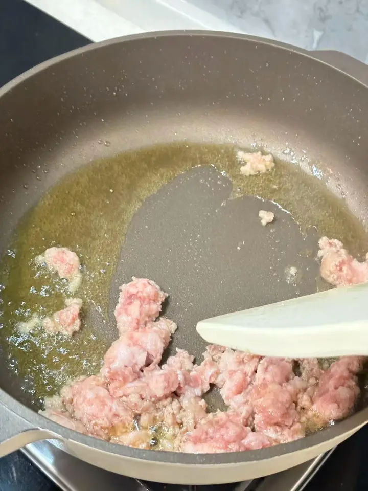 酸菜肉末米线 第 3 步
