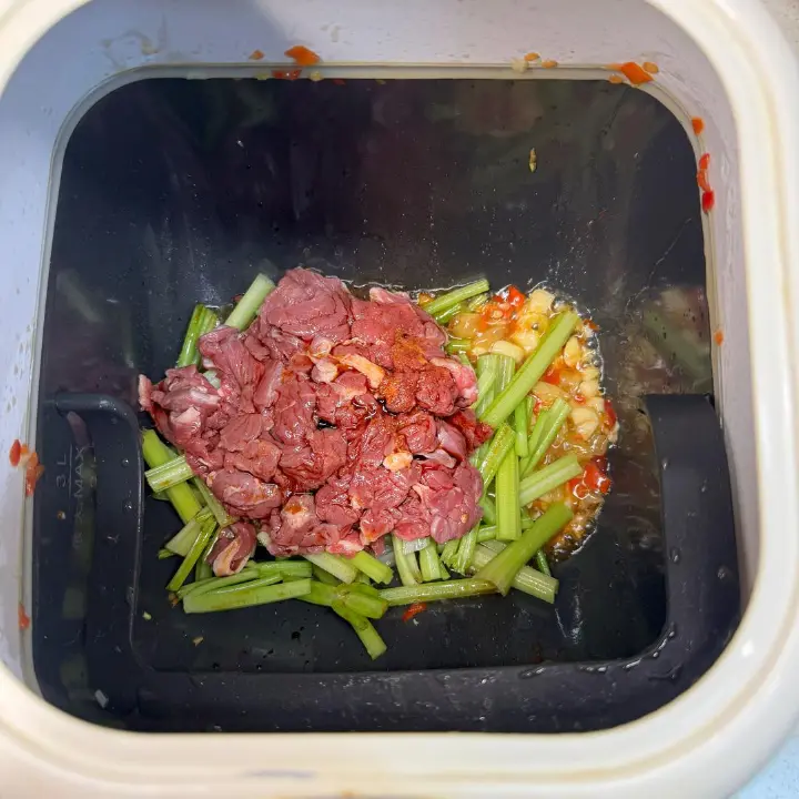 芹菜小炒羊肉 第 4 步