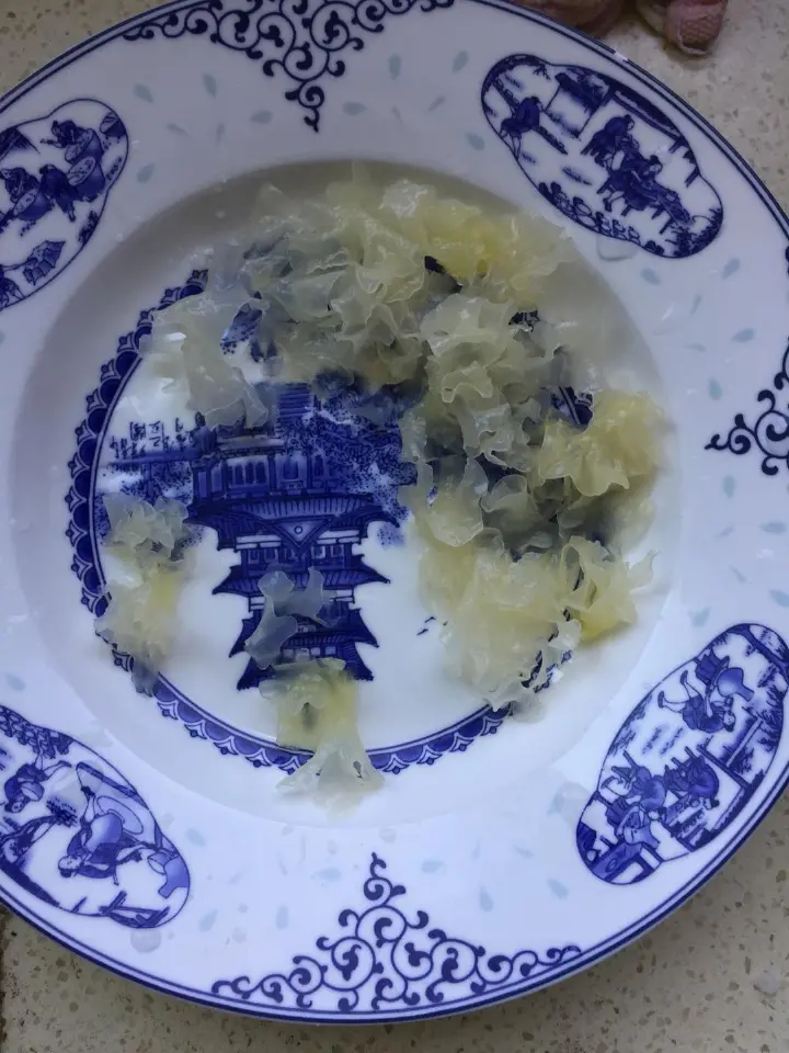 红枣银耳莲子羹 第 3 步