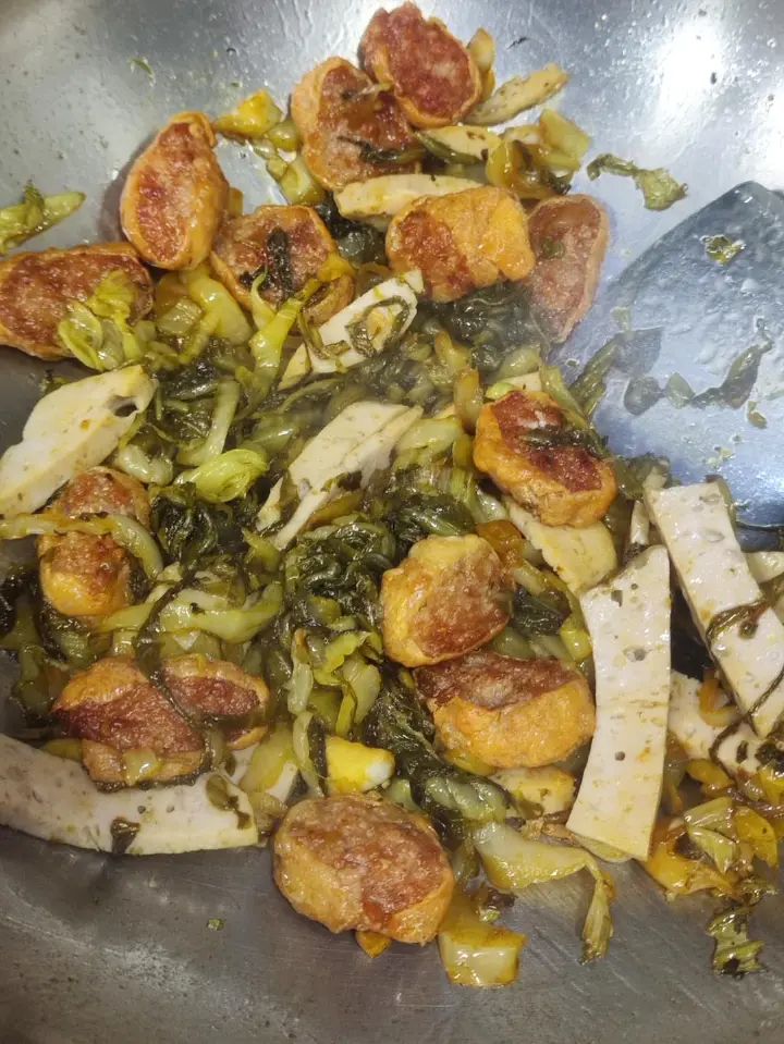 猪肉饼炒酸菜 第 7 步