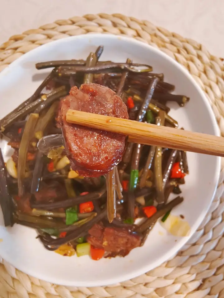 蕨菜炒腊肠 第 15 步