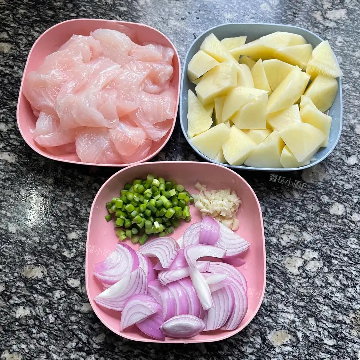 干锅土豆鱼片 第 1 步