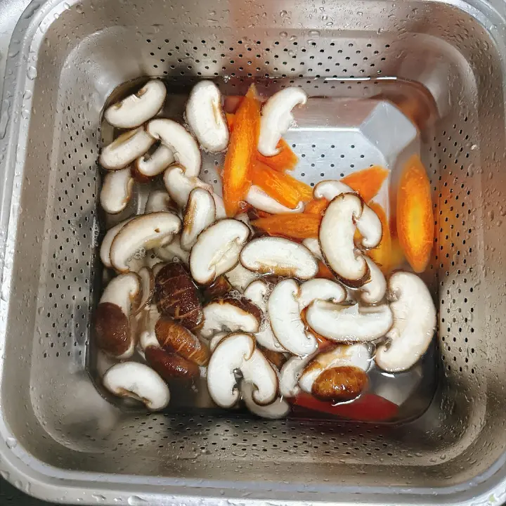 白菜炒香菇 第 9 步