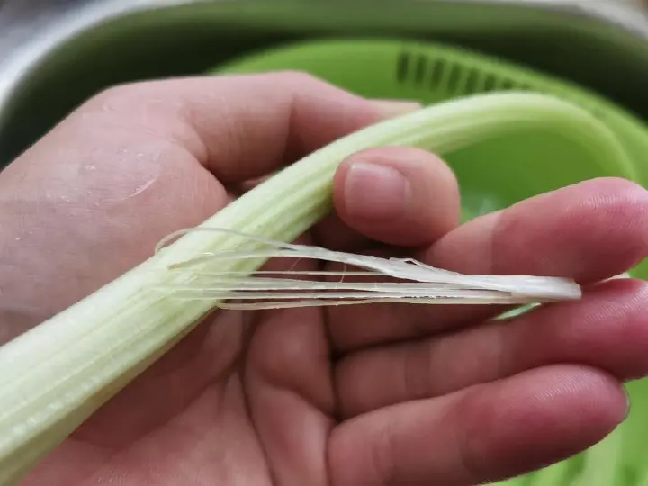 芹菜炒肉丝 第 3 步