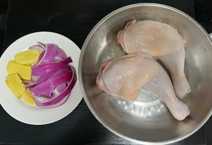 电饭锅酱油鸡腿 第 3 步