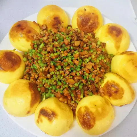 蒜苔肉丁杂粮包
