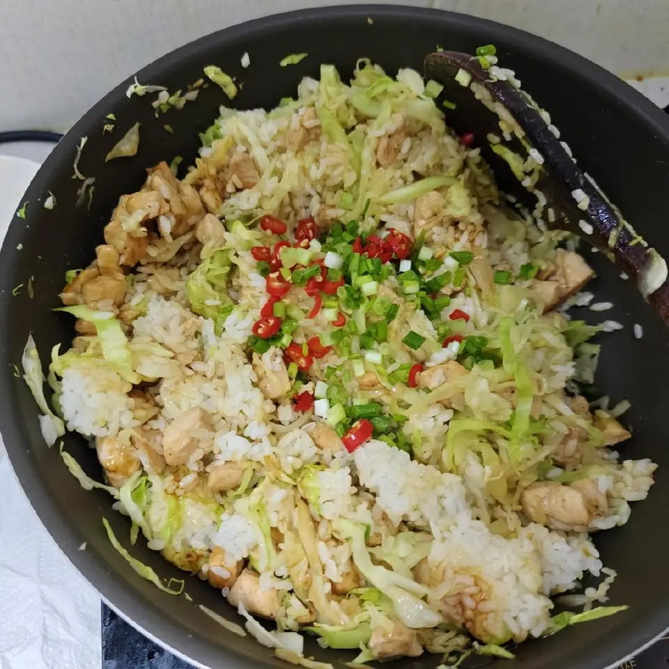 鸡胸肉包菜炒饭成品图
