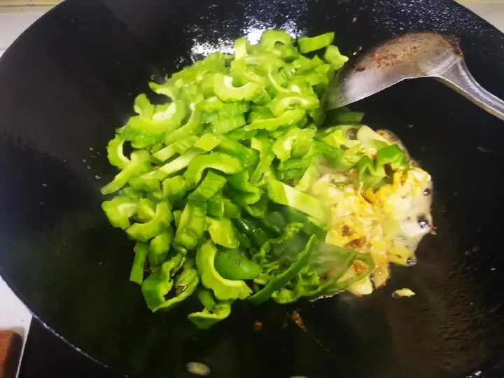 苦瓜炒蛋 第 6 步