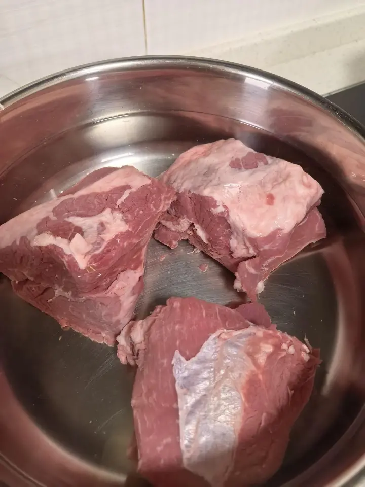 香菇牛肉辣酱 第 1 步
