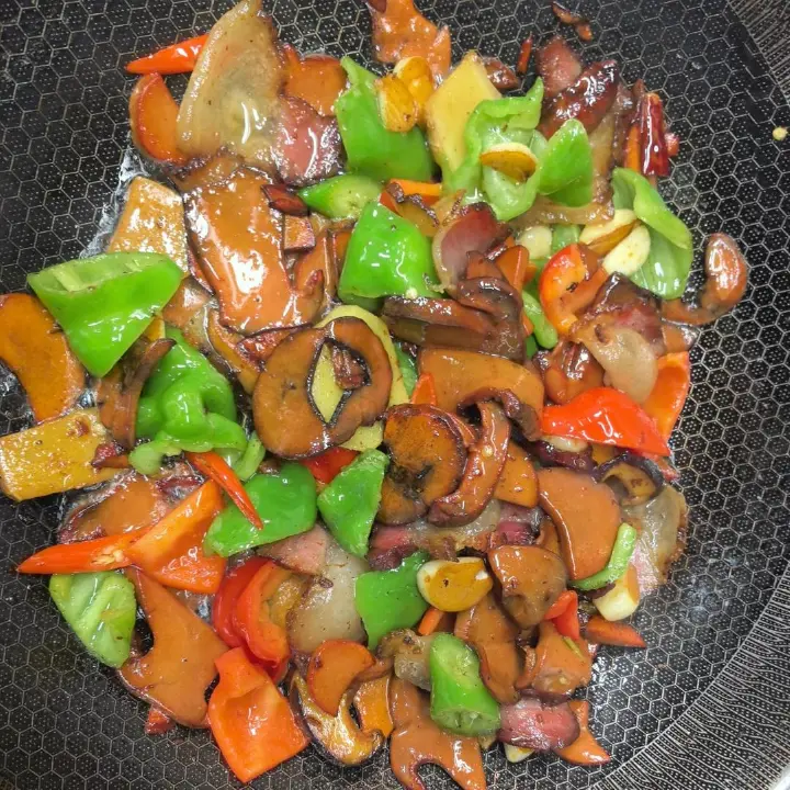 牛肝菌炒腊肉 第 6 步