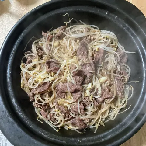 豆芽焖牛肉