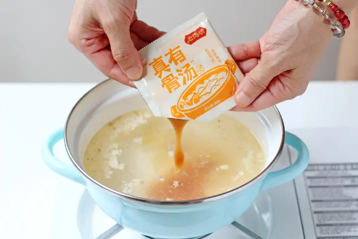 金汤酸菜粉丝牛肉 第 5 步