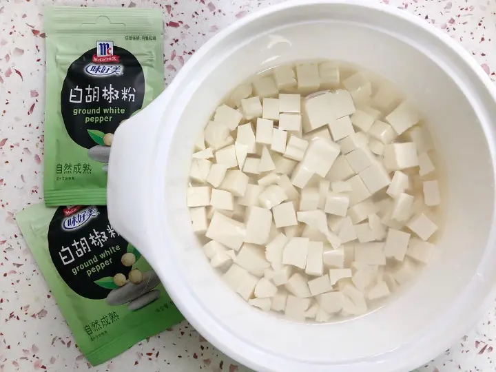 火腿虾皮豆腐羹 第 2 步
