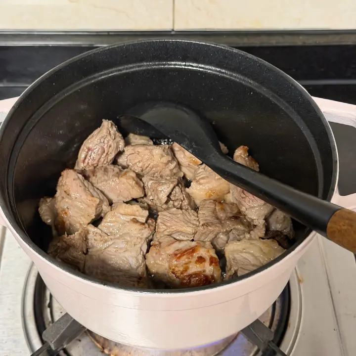 泡椒笋子炖牛腩 第 2 步