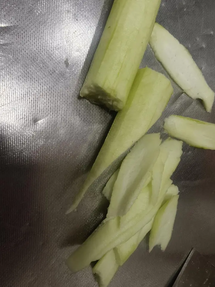 丝瓜木耳炒鸡蛋 第 2 步