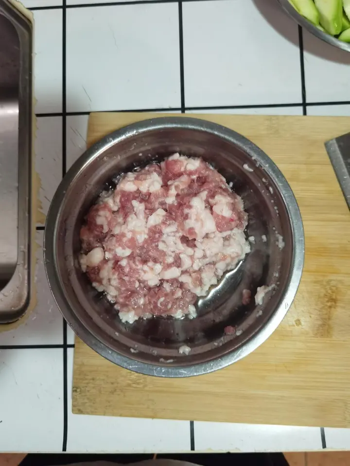 西葫芦炒肉蛋 第 2 步