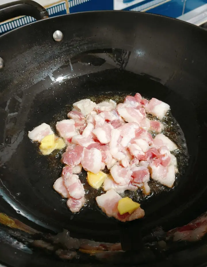 蒜苔炒肉 第 3 步