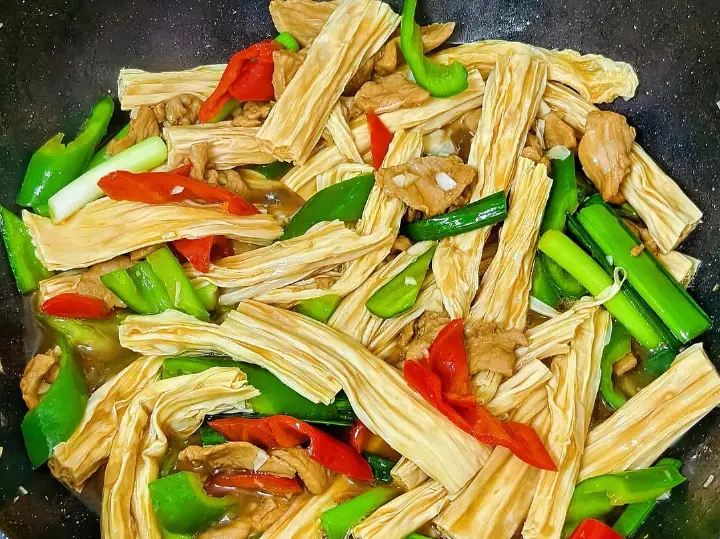 腐竹炒肉片 第 6 步