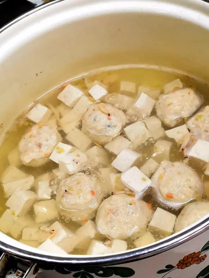 鸡肉丸豆腐虾皮汤 第 5 步