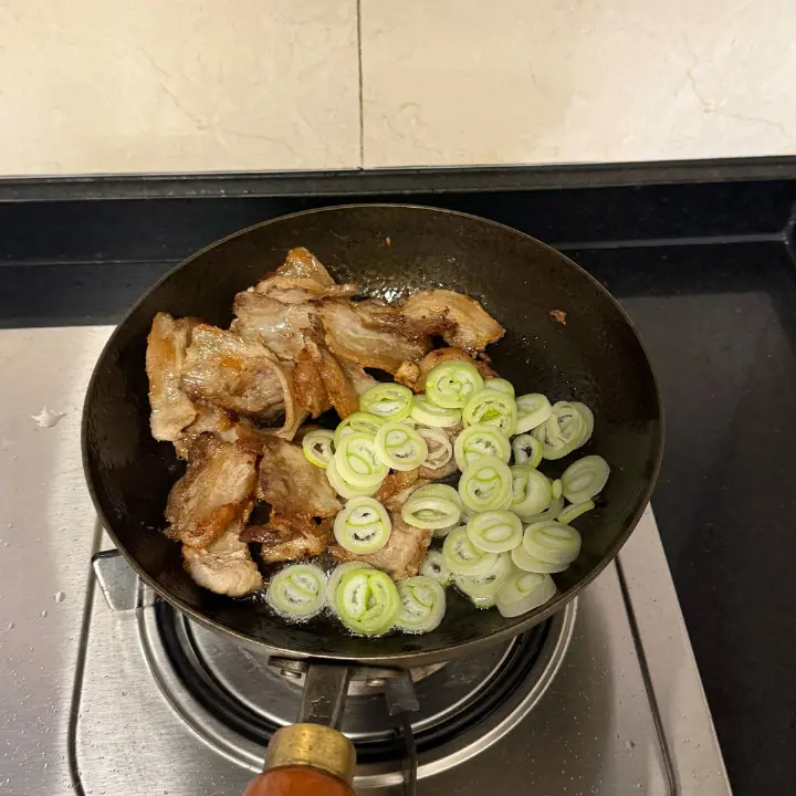 葱烧五花肉片 第 4 步