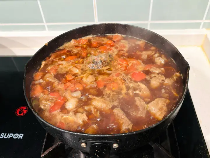 土豆牛腩炖虎皮辣椒 第 8 步