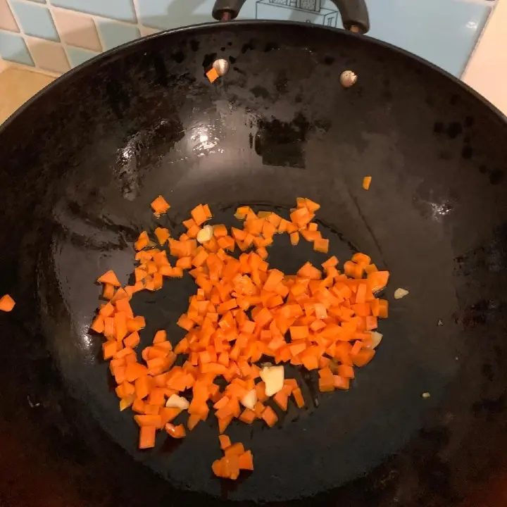 腊肠香菇焖饭 第 3 步