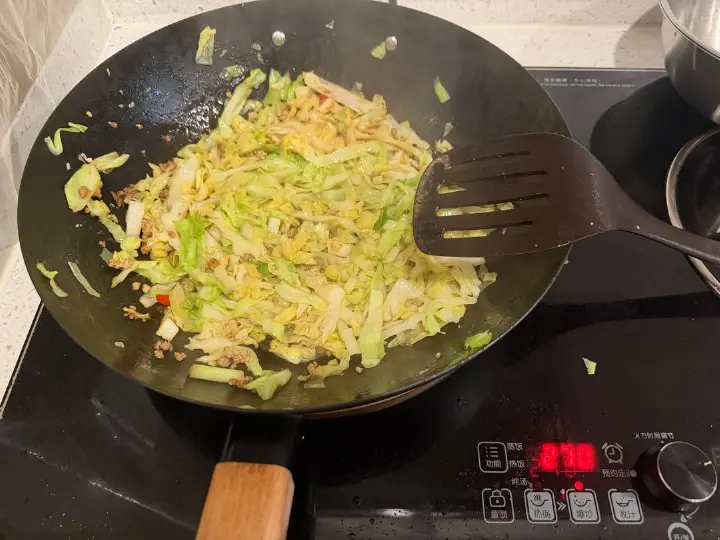 五花肉炒包菜 第 5 步