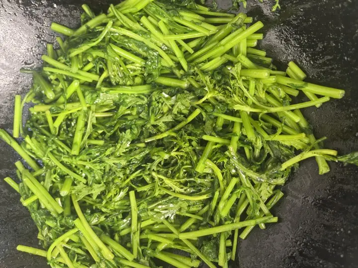 茼蒿炖干豆腐 第 5 步